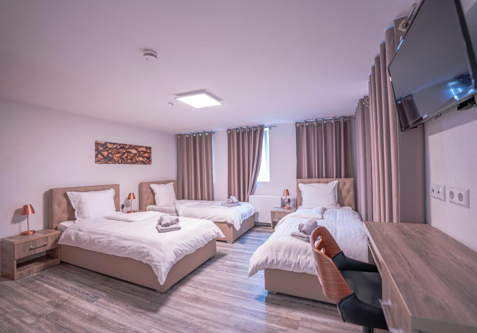Village Bistro & Bar Fremdenzimmer Деттинген-на-Эрмсе Экстерьер фото