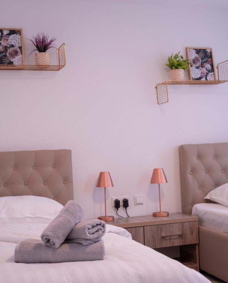 Village Bistro & Bar Fremdenzimmer Деттинген-на-Эрмсе Экстерьер фото