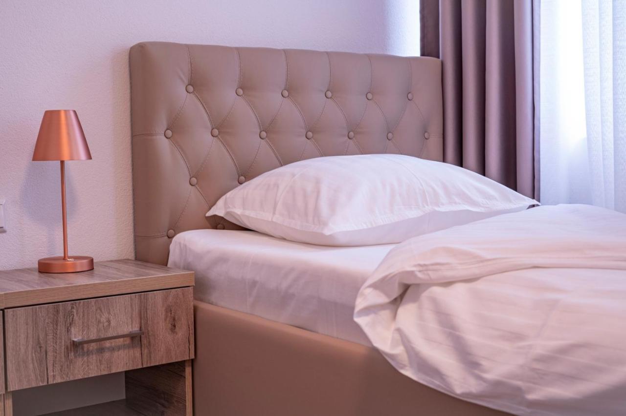 Village Bistro & Bar Fremdenzimmer Деттинген-на-Эрмсе Экстерьер фото